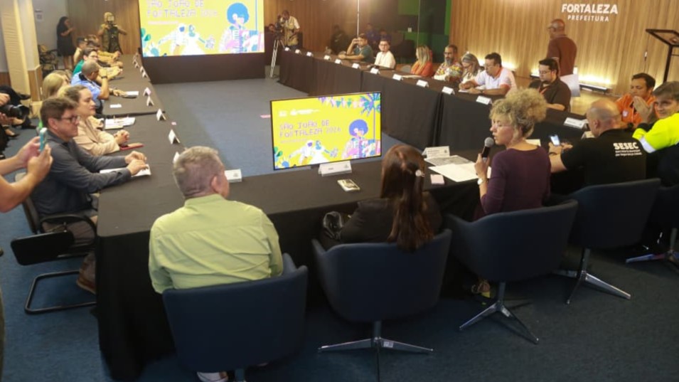 interior do auditório do paço municipal durante a coletiva